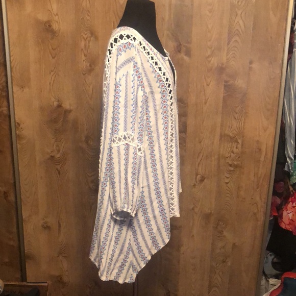 Pretty Lacey Long Sleeved Blouse - Picture 5 of 9